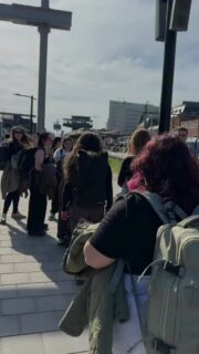 Aquest maig vam viatjar a Groningen per compartir música i vivències amb @popkoorestrellas , una coral universitària de noies que van fer tot el possible perquè ens sentíssim ben acollides.

Vam tenir temps per conèixer-nos, explorar la ciutat, assajar i acabar compartint escenari en un concert molt especial.

We came to sing — and left with stories.
Thank you, Estrellas, for your warmth, your music, and a few unforgettable days! 💛